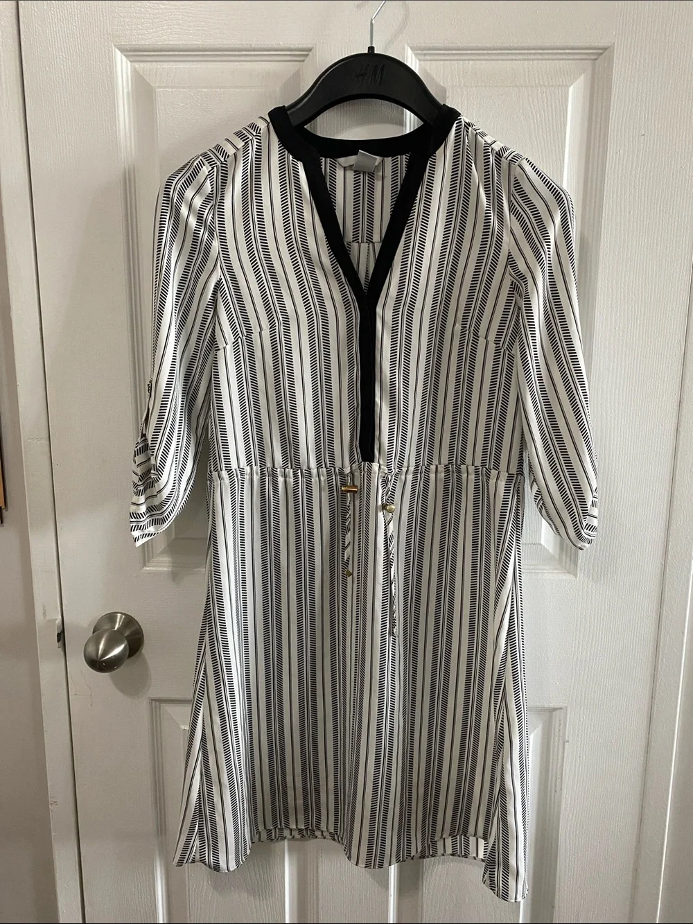 H&M Modern Classic Striped V-Neck Resort Vacation Dress - Size 4 EUC QUIET LUX - Picture 3 of 12